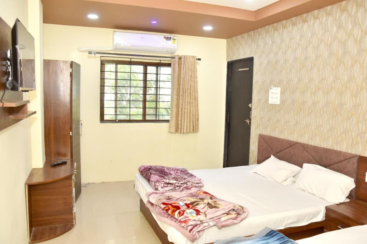 Green Leaf Hotel Ujjain Dış mekan fotoğraf