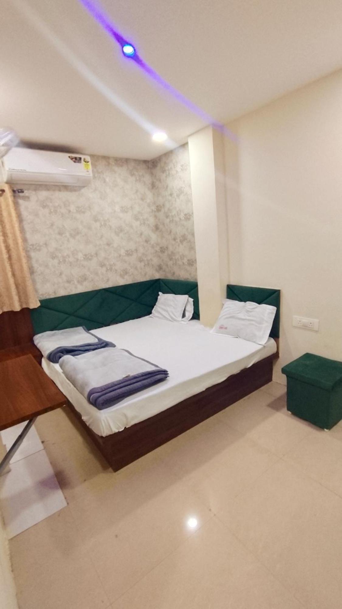 Green Leaf Hotel Ujjain Dış mekan fotoğraf