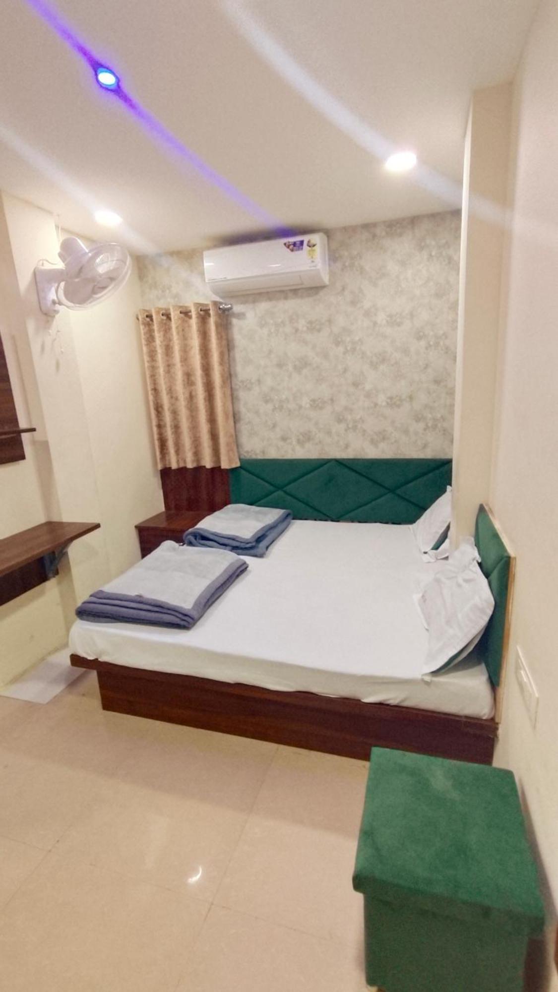 Green Leaf Hotel Ujjain Dış mekan fotoğraf