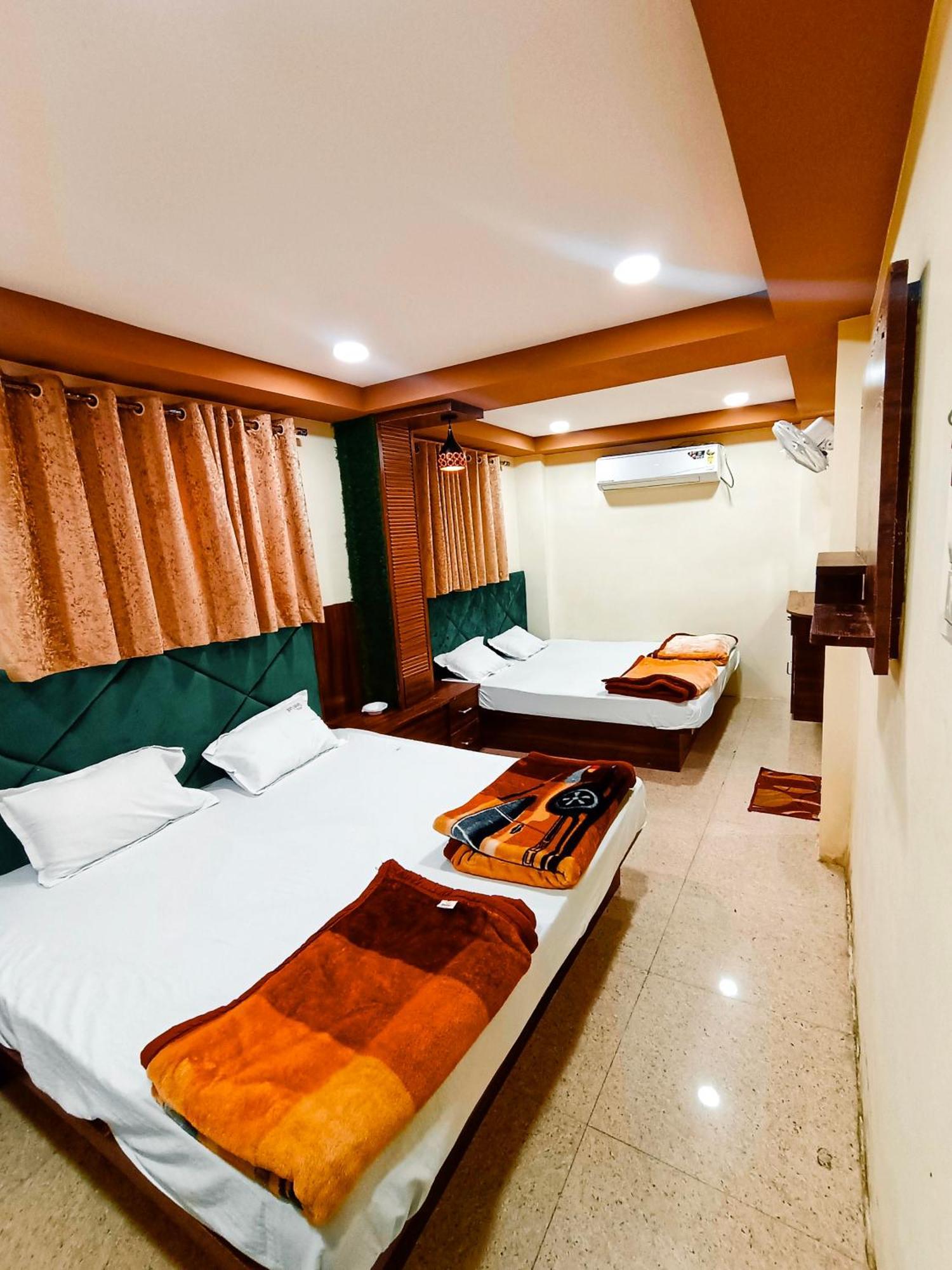 Green Leaf Hotel Ujjain Dış mekan fotoğraf