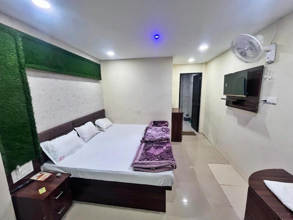 Green Leaf Hotel Ujjain Dış mekan fotoğraf