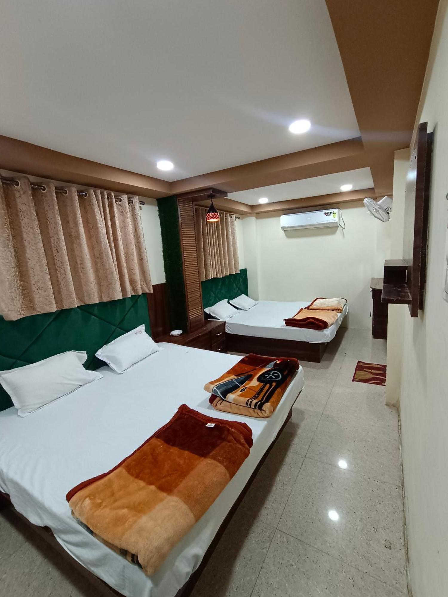 Green Leaf Hotel Ujjain Dış mekan fotoğraf