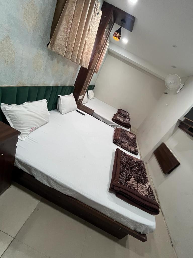 Green Leaf Hotel Ujjain Dış mekan fotoğraf