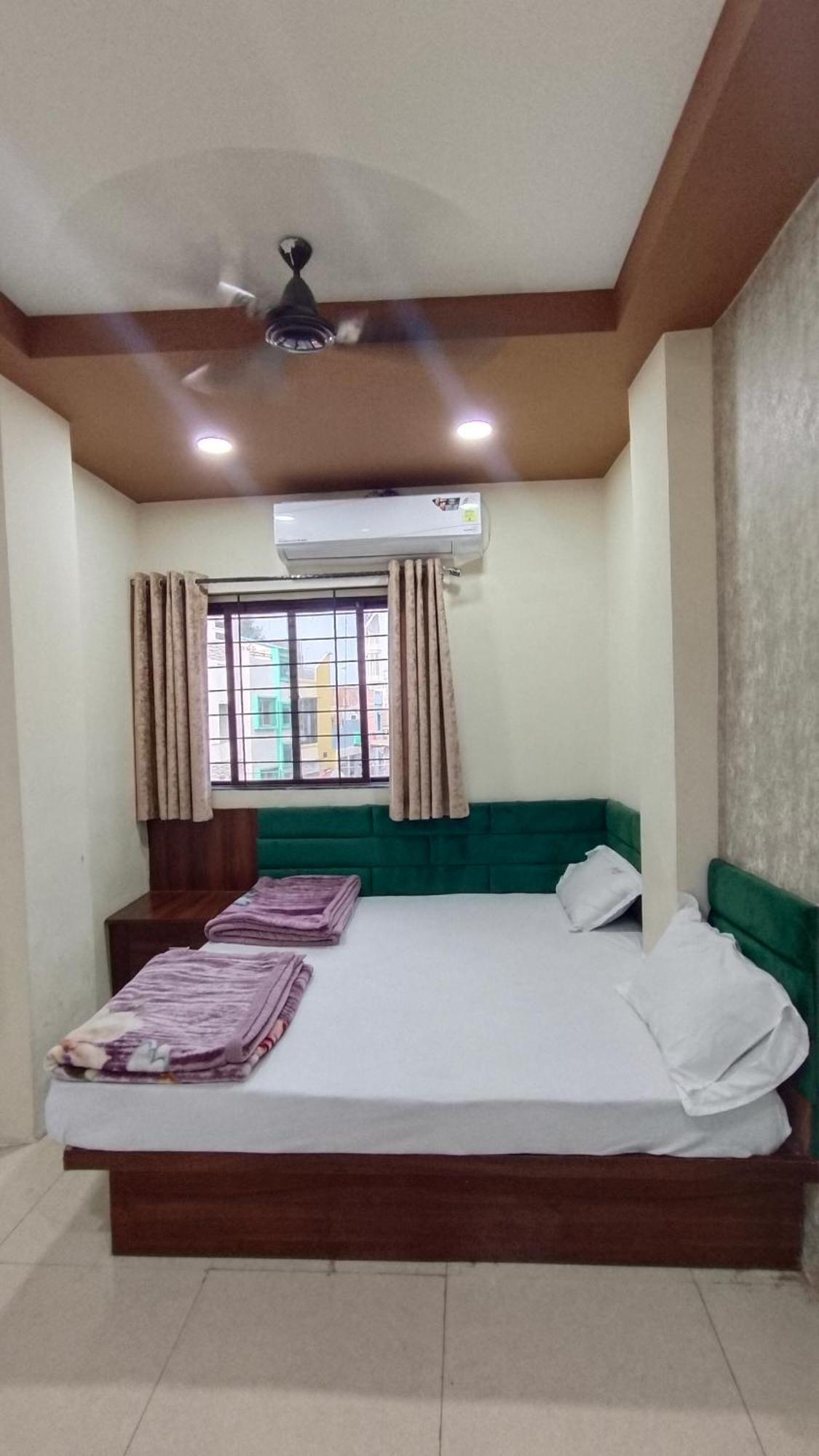 Green Leaf Hotel Ujjain Dış mekan fotoğraf