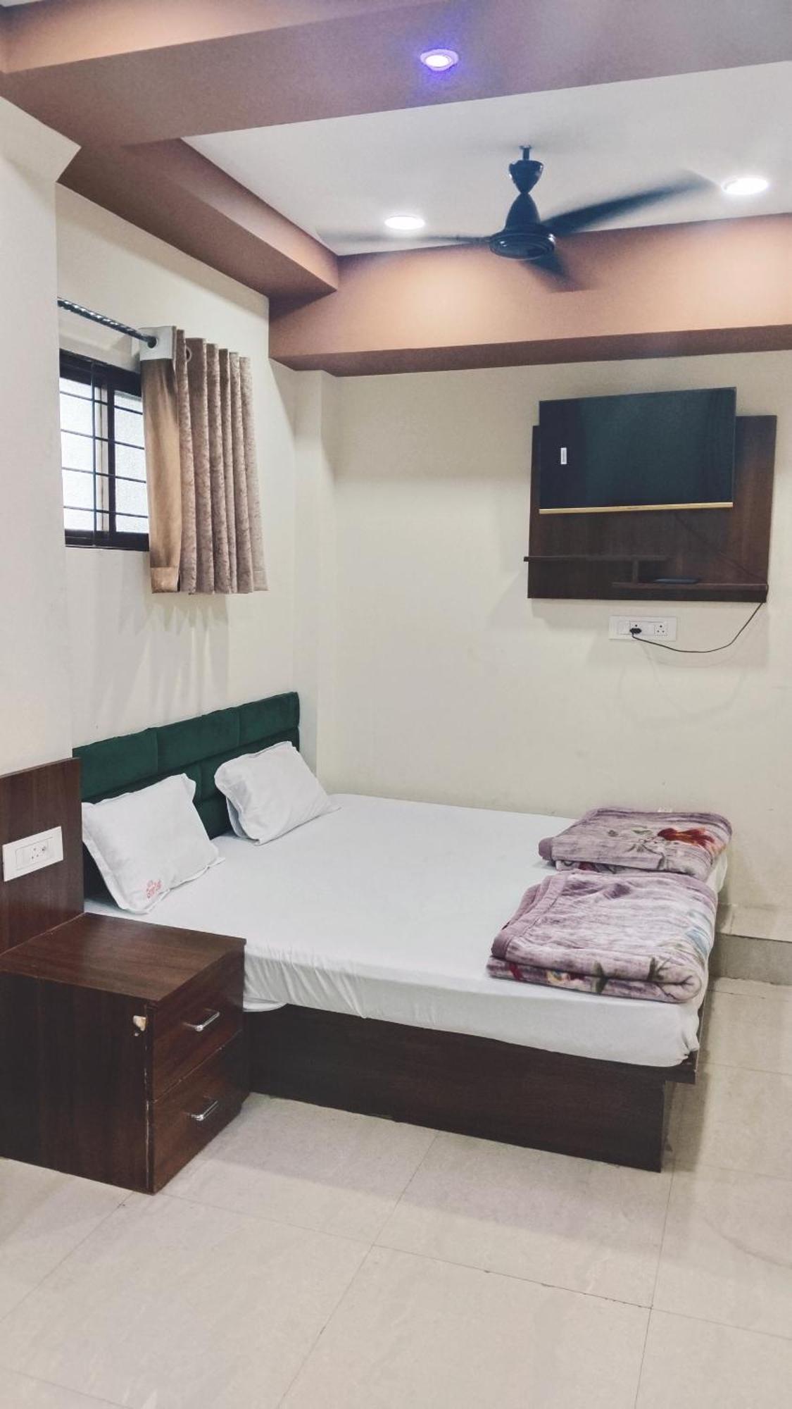 Green Leaf Hotel Ujjain Dış mekan fotoğraf