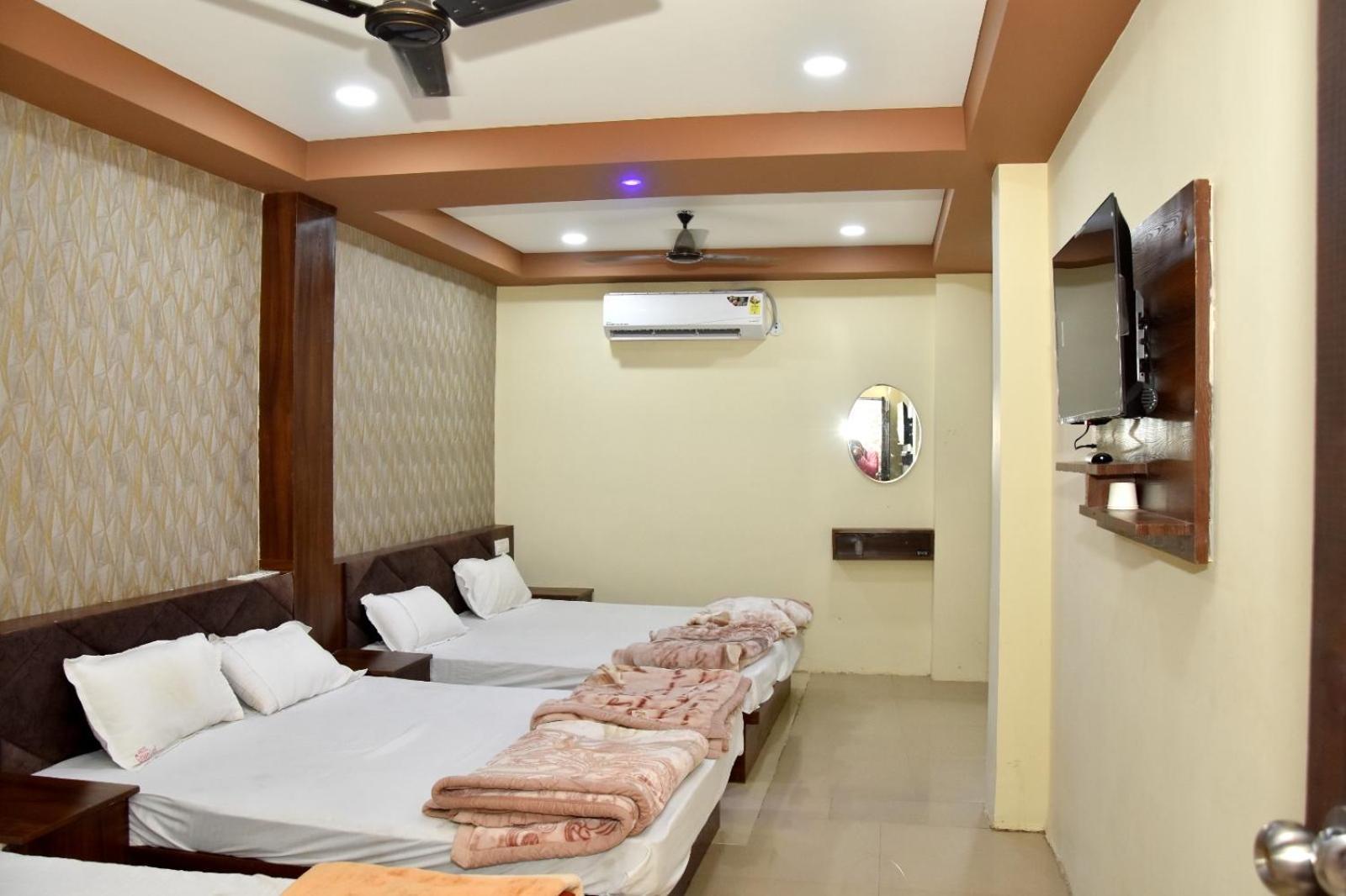 Green Leaf Hotel Ujjain Dış mekan fotoğraf