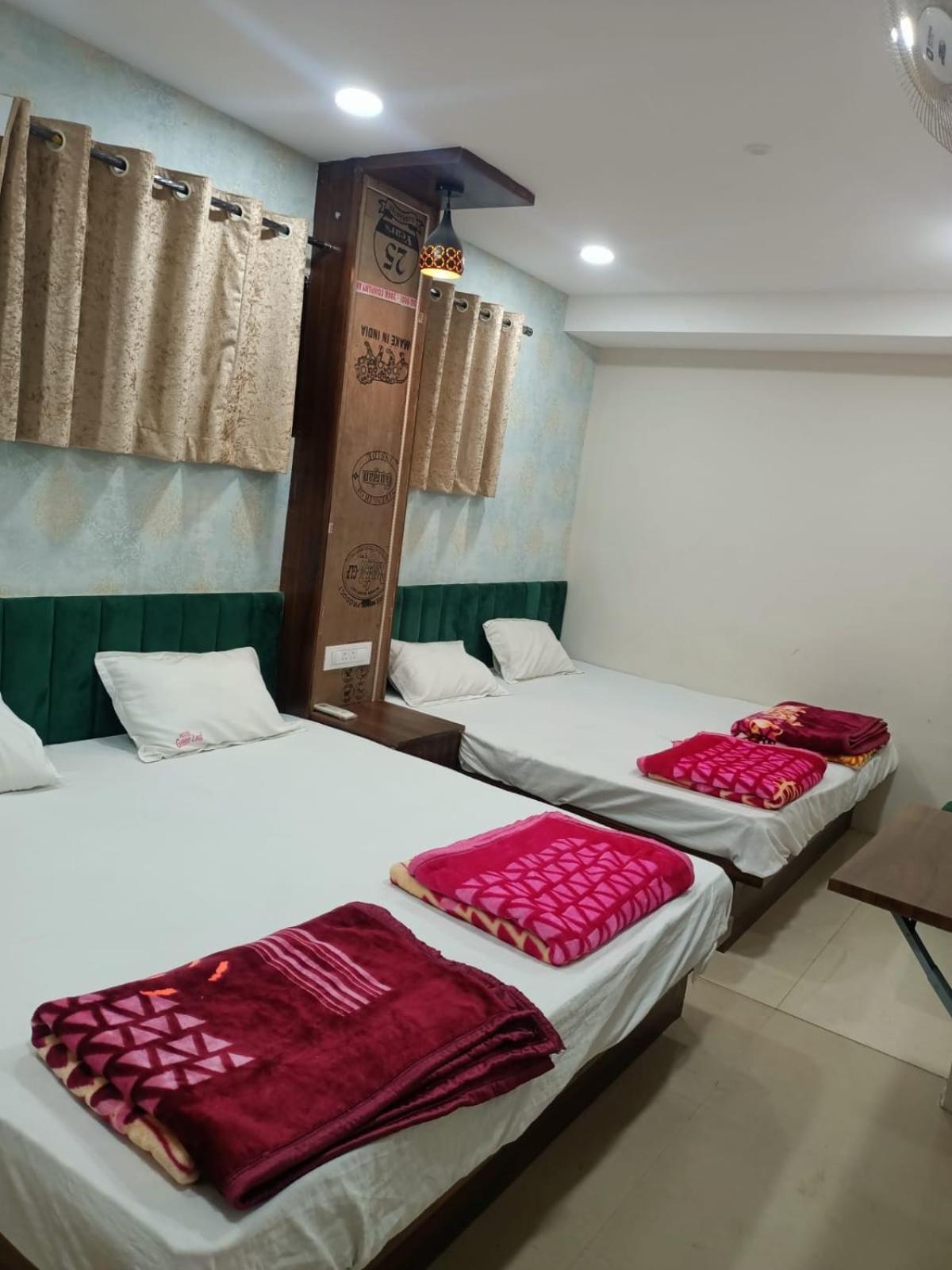 Green Leaf Hotel Ujjain Dış mekan fotoğraf