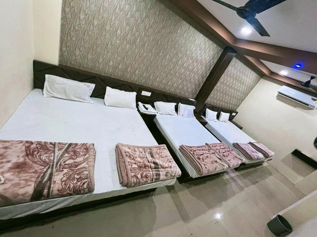 Green Leaf Hotel Ujjain Dış mekan fotoğraf