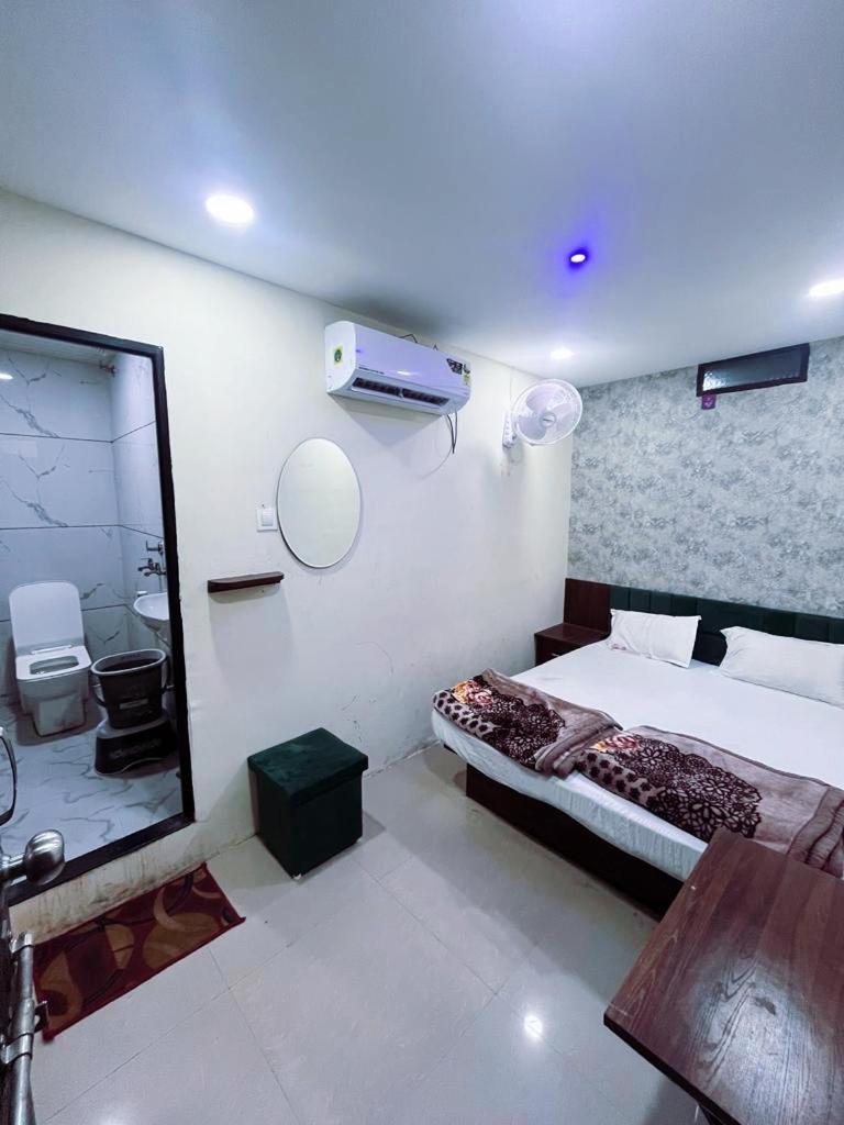 Green Leaf Hotel Ujjain Dış mekan fotoğraf
