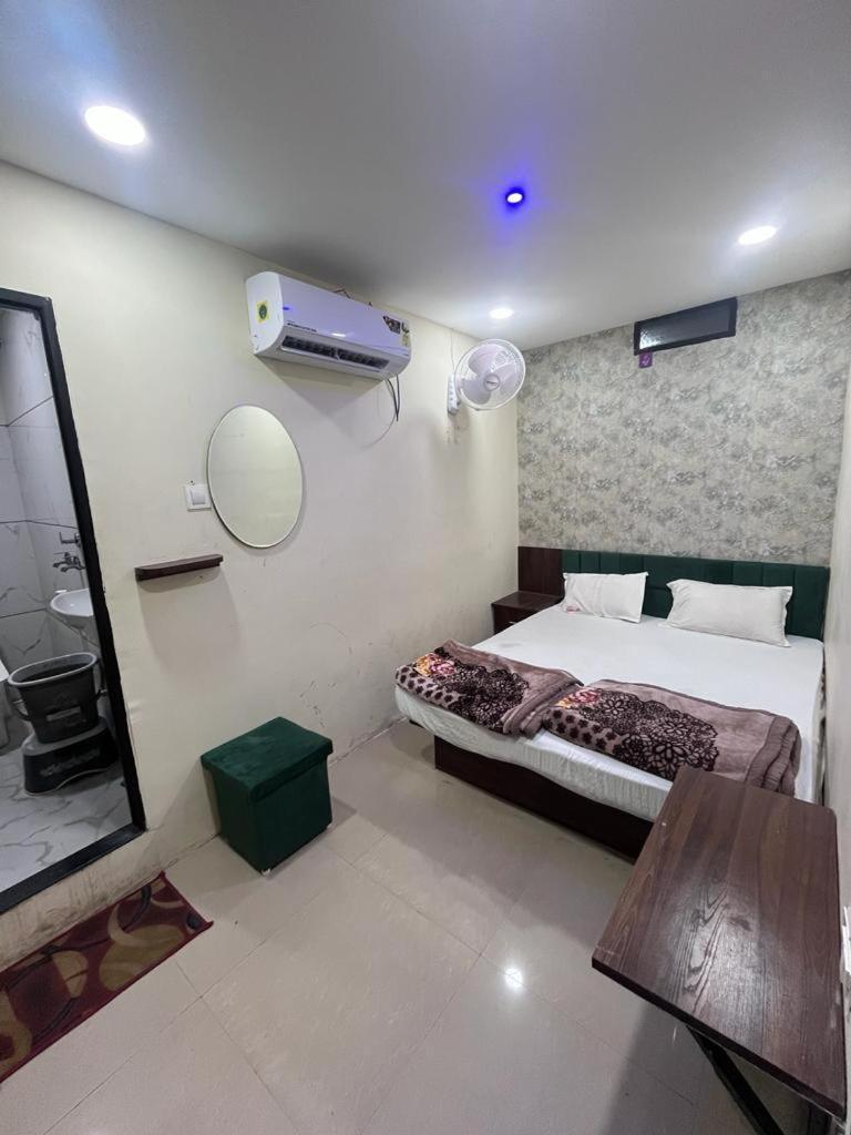 Green Leaf Hotel Ujjain Dış mekan fotoğraf