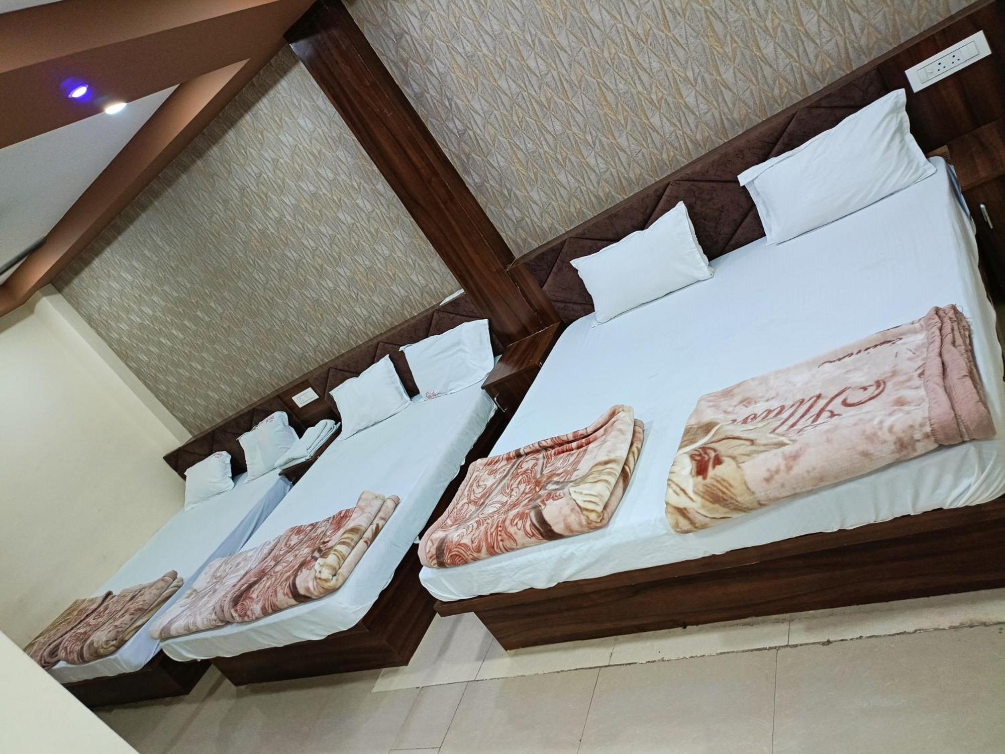 Green Leaf Hotel Ujjain Dış mekan fotoğraf
