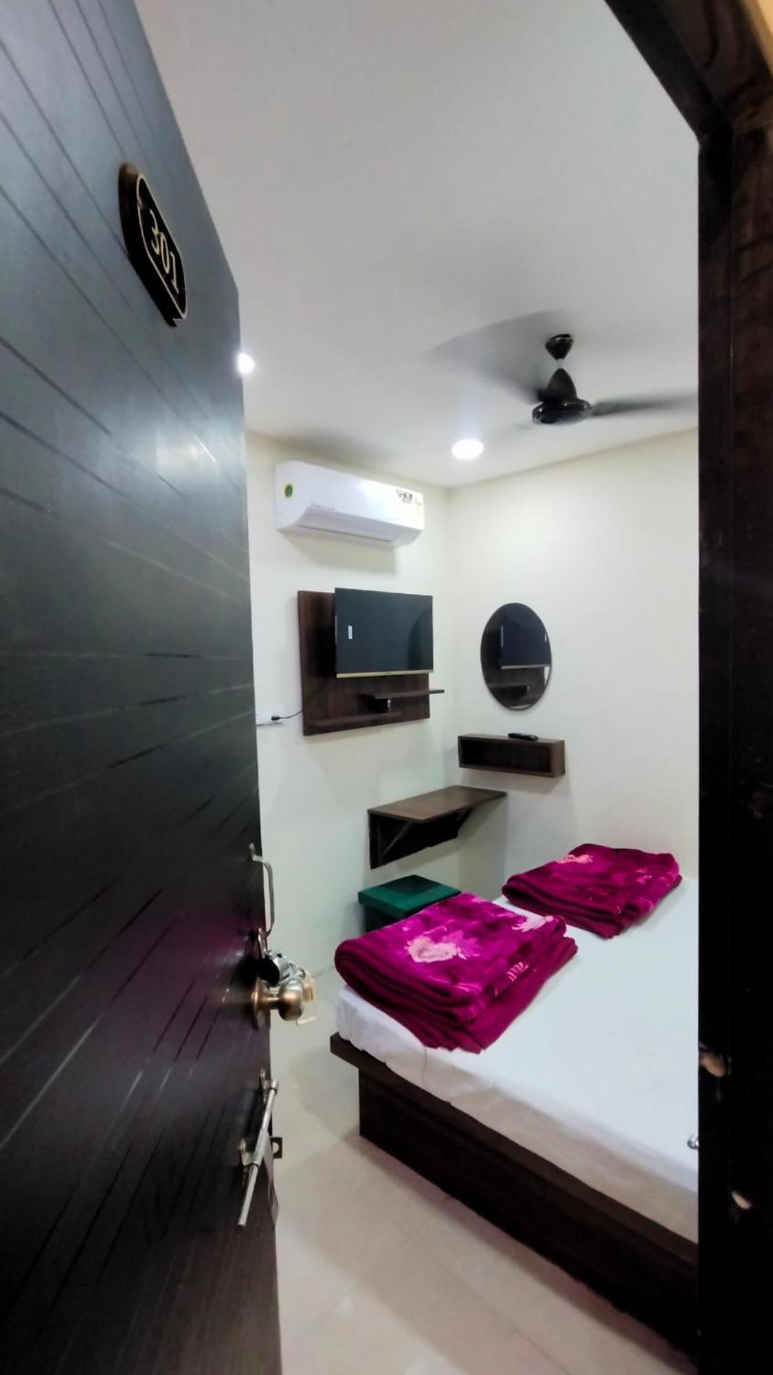 Green Leaf Hotel Ujjain Dış mekan fotoğraf