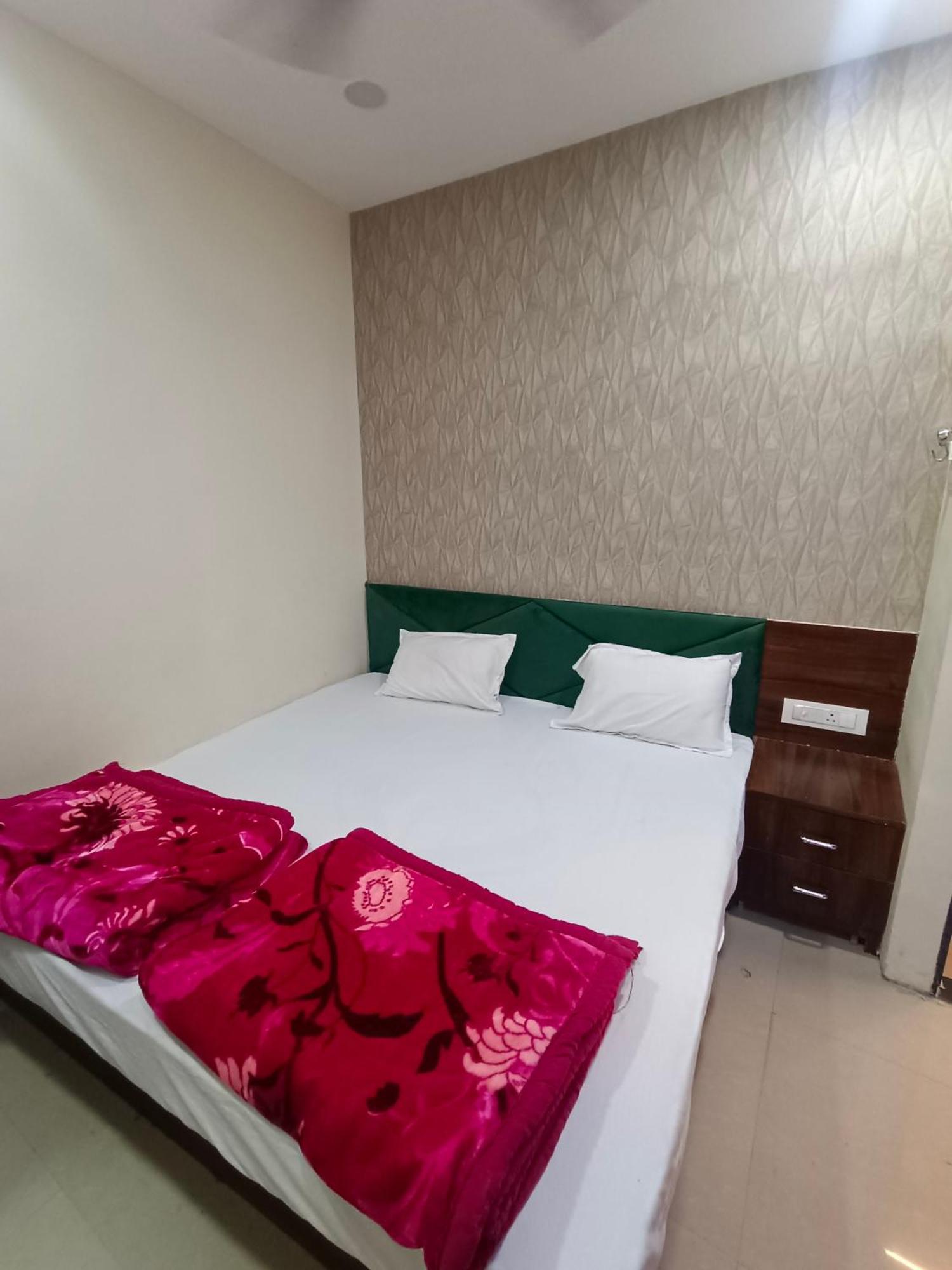 Green Leaf Hotel Ujjain Dış mekan fotoğraf
