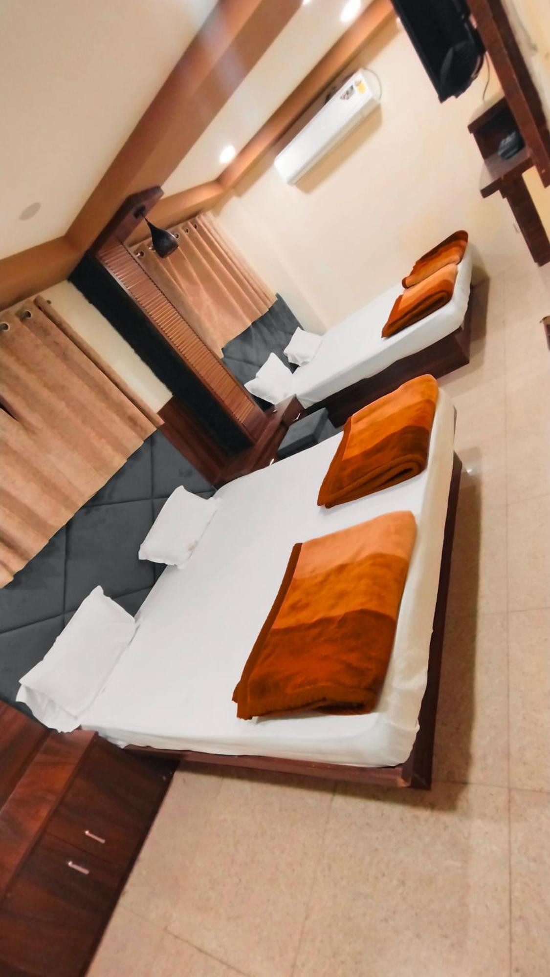 Green Leaf Hotel Ujjain Dış mekan fotoğraf