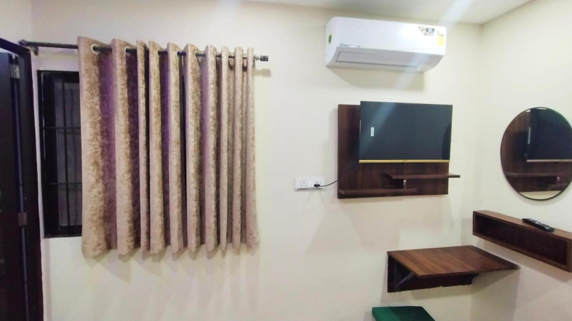 Green Leaf Hotel Ujjain Dış mekan fotoğraf