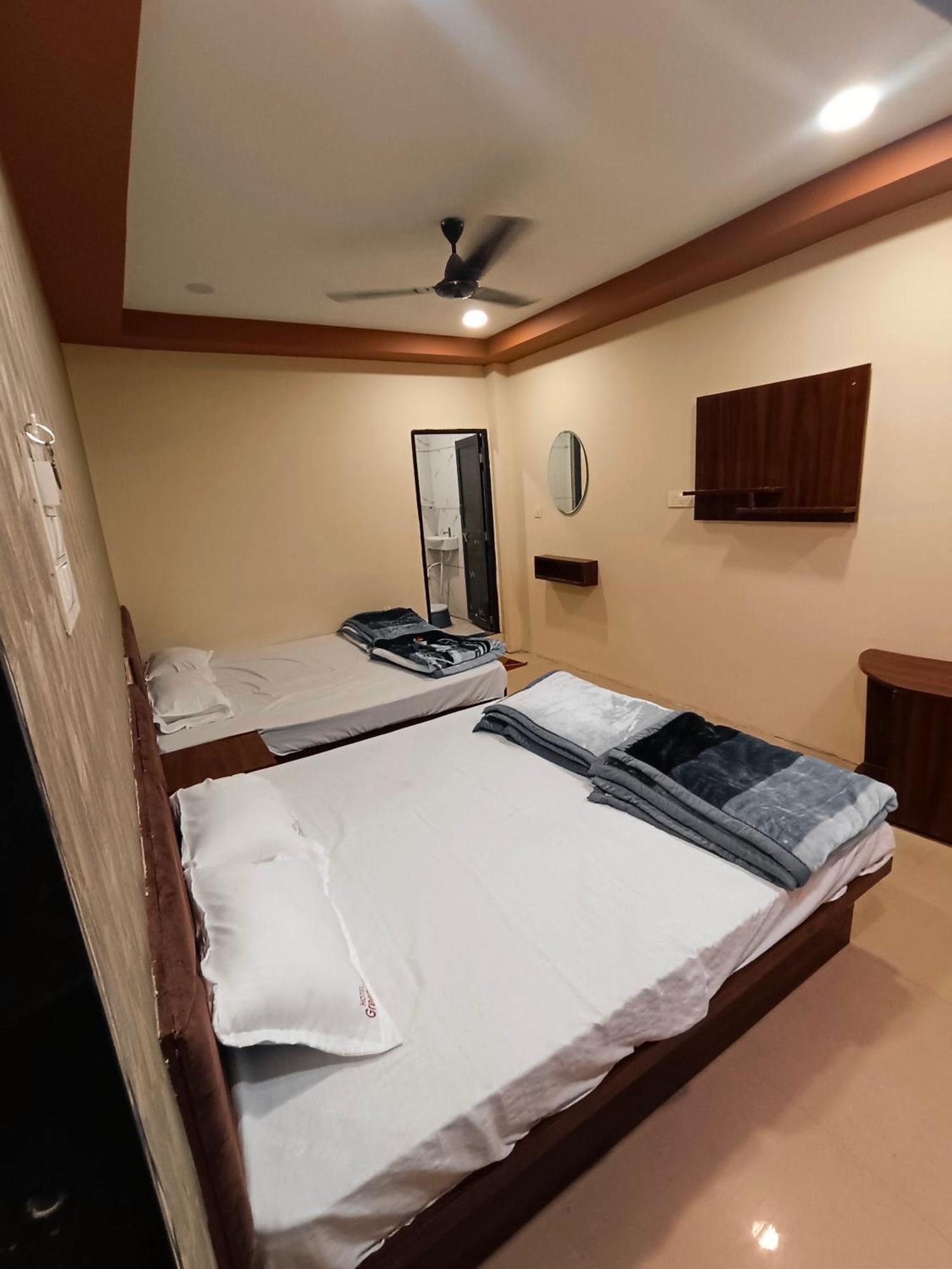 Green Leaf Hotel Ujjain Dış mekan fotoğraf