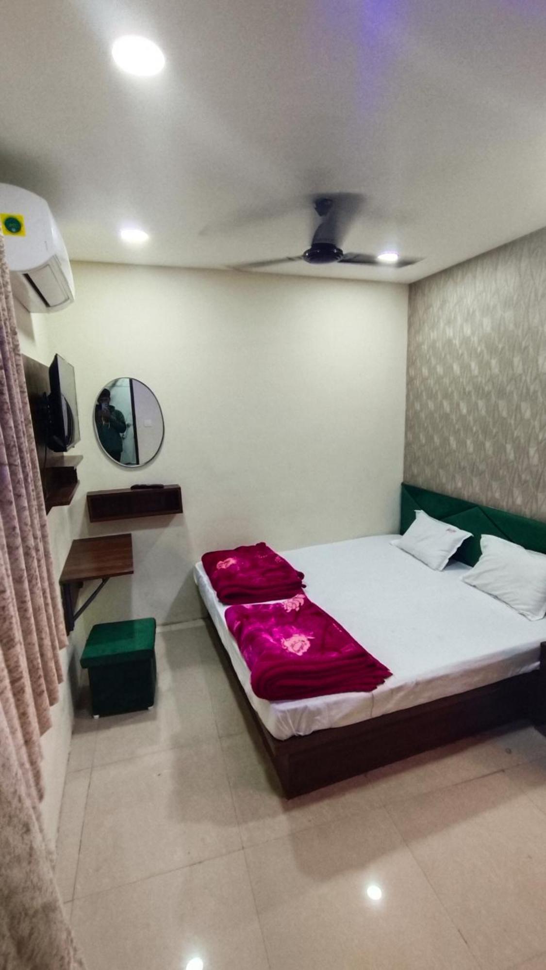 Green Leaf Hotel Ujjain Dış mekan fotoğraf