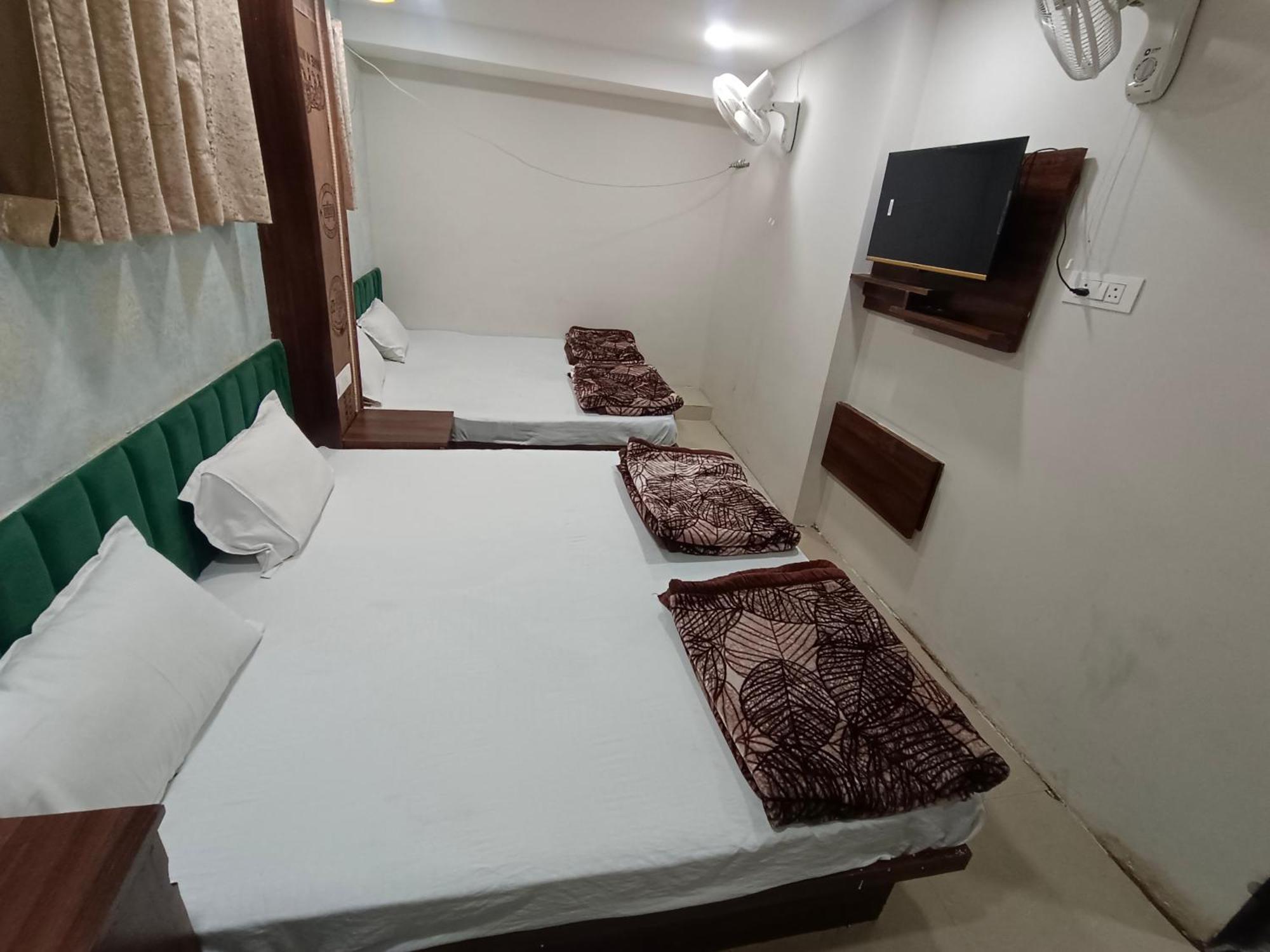 Green Leaf Hotel Ujjain Dış mekan fotoğraf
