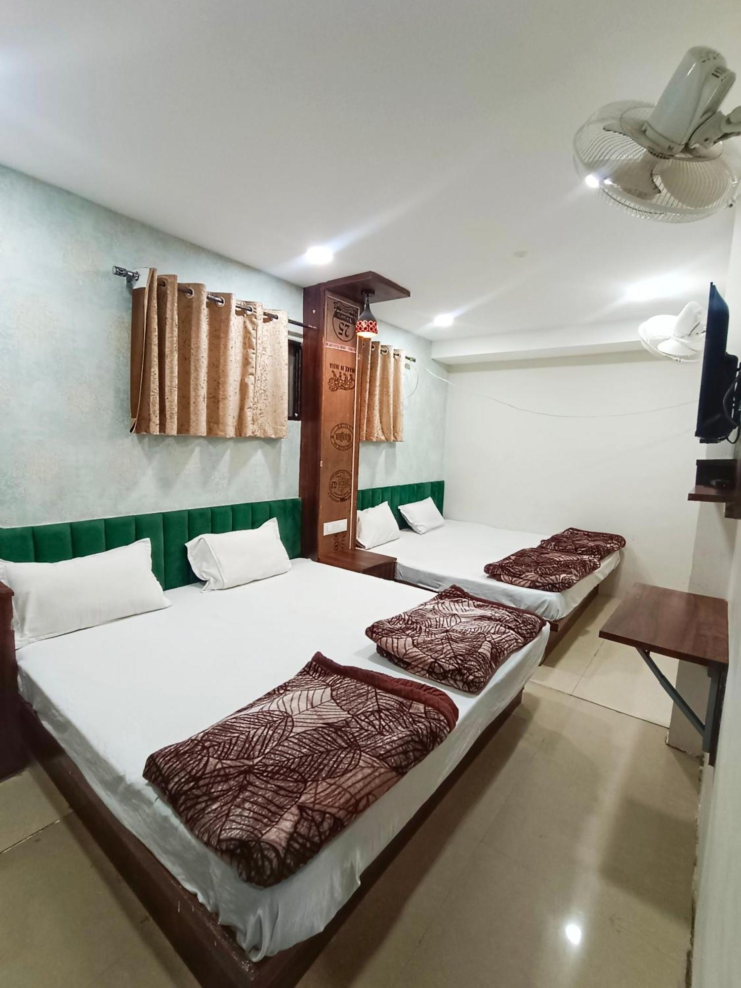 Green Leaf Hotel Ujjain Dış mekan fotoğraf
