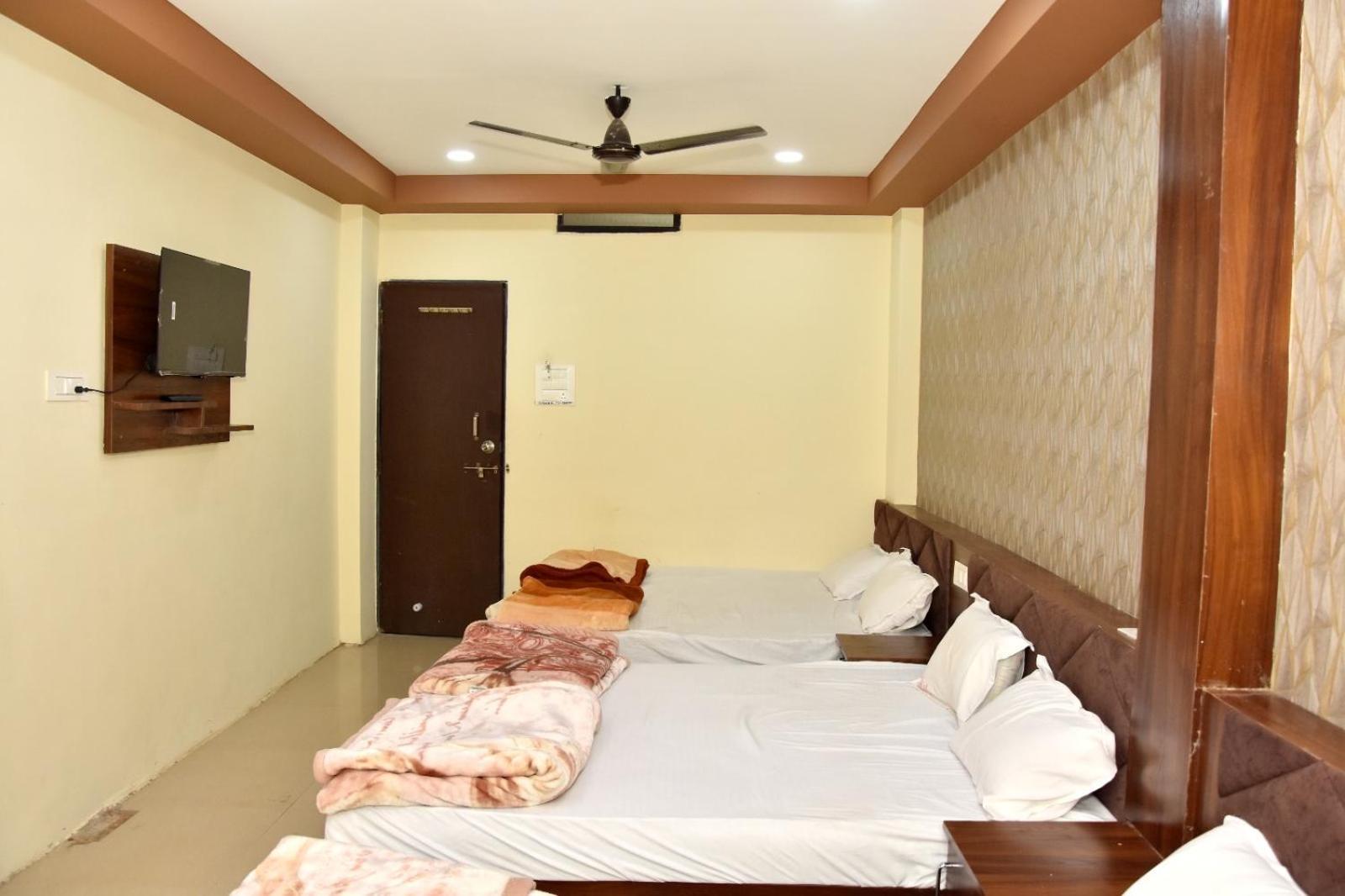 Green Leaf Hotel Ujjain Dış mekan fotoğraf